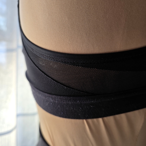 Nike Vented Black Lightly Padded Sports Bra Size Women's Extra Small - Picture 5 of 7